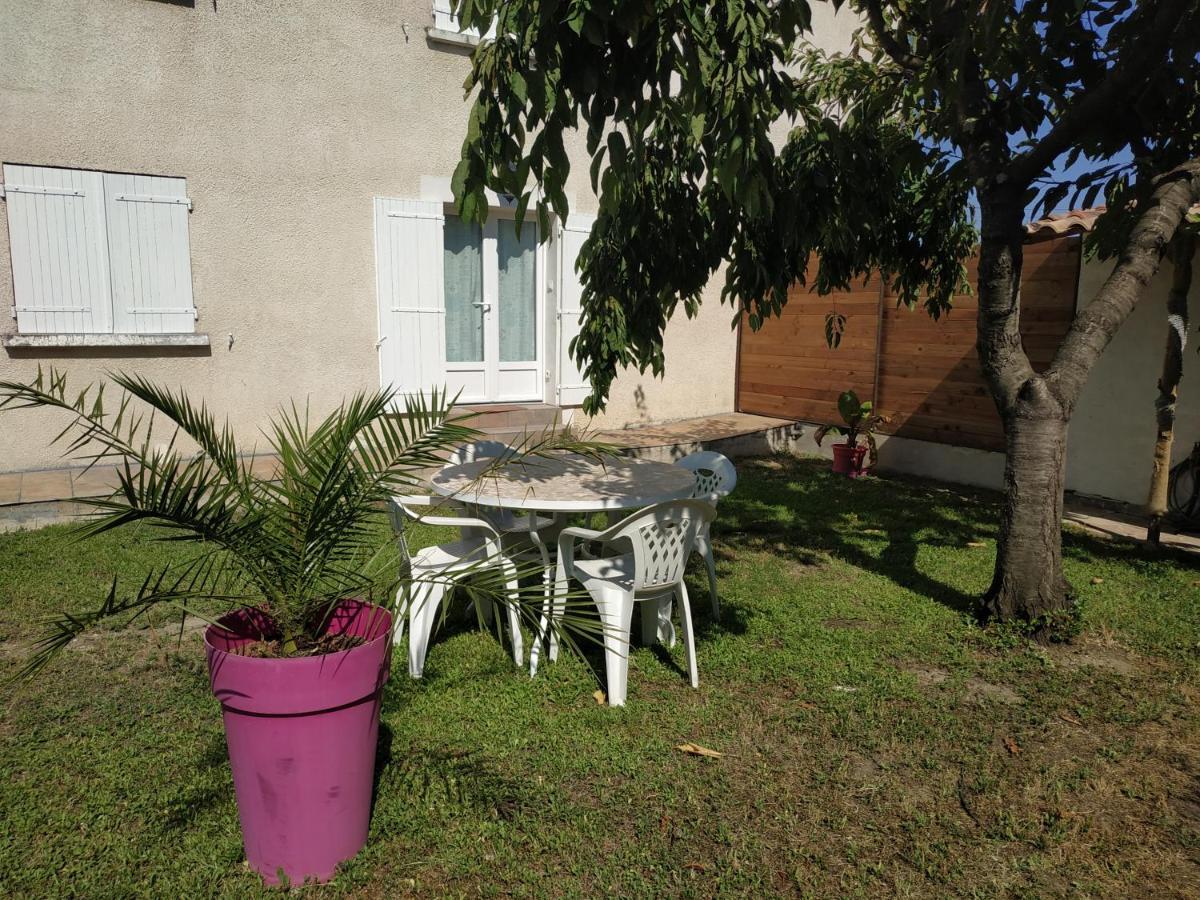 Appart 28M2 Avec Jardin Et Parking Prives, Chambre Separee Milhaud Eksteriør bilde